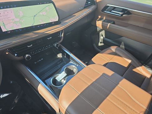 Used 2025 Chevrolet Tahoe High Country image 27