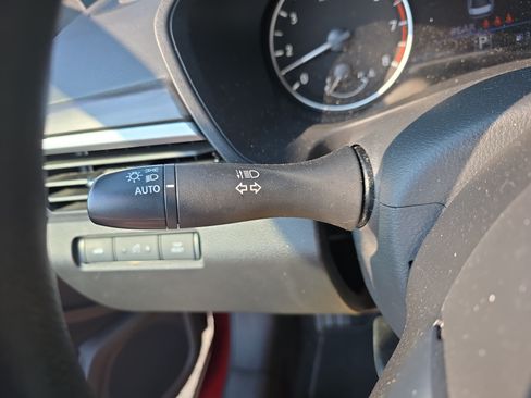 Used 2025 Nissan Altima 2.5 SV FWD image 22