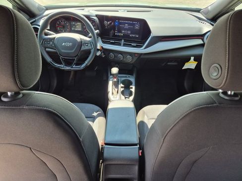 Used 2024 Chevrolet Trax RS w/ Sunroof Package FWD image 18