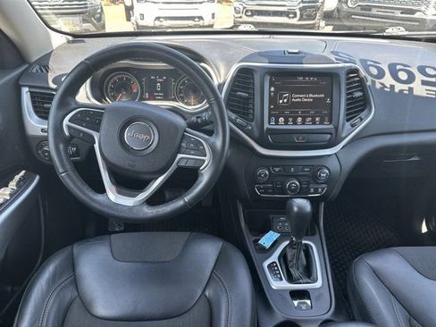 Used 2018 Jeep Cherokee Latitude Plus w/ Cold Weather Group FWD image 27