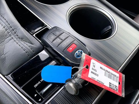 Certified 2021 Toyota Sienna Platinum image 27