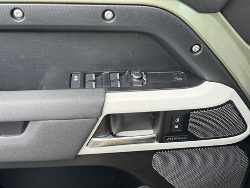 Used 2022 Land Rover Defender 110 image 28