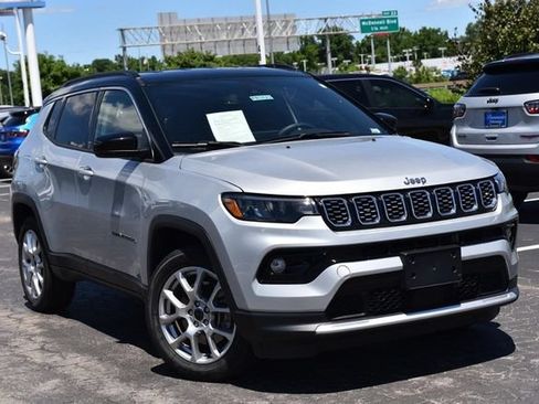 Used 2025 Jeep Compass Limited AWD/4WD image 2