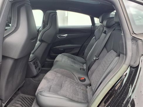 Used 2023 Audi e-tron GT Premium Plus image 17