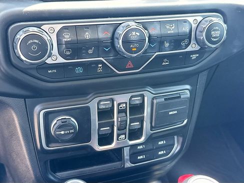 Used 2022 Jeep Wrangler Unlimited Sahara w/ Cold Weather Group AWD/4WD image 17