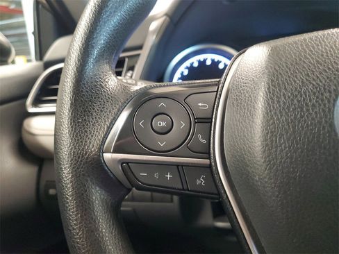 Certified 2022 Toyota Camry LE image 20
