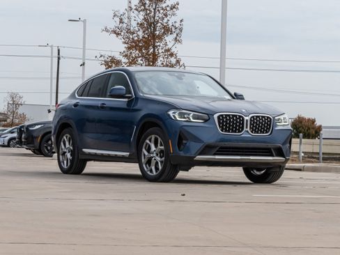 Certified 2025 BMW X4 xDrive30i image 2