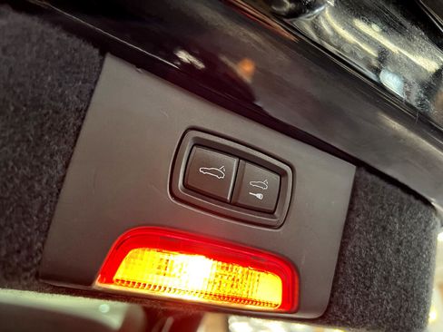 Used 2018 Porsche Cayenne Platinum Edition image 33