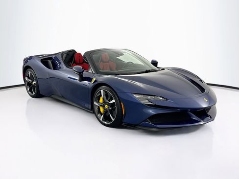 Used 2023 Ferrari SF90 Spider image 3