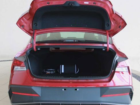 Used 2024 Hyundai Elantra Blue FWD image 4