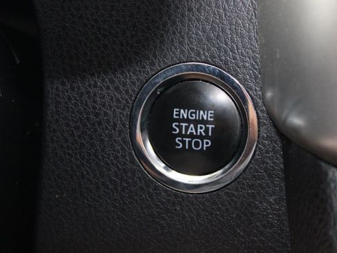 Used 2018 Toyota Highlander XLE image 25