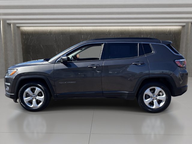 Used 2018 Jeep Compass Latitude w/ Popular Equipment Group FWD image 2
