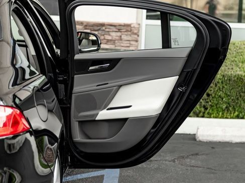 Used 2019 Jaguar XE Premium image 22