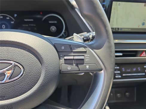 Certified 2022 Hyundai Sonata Limited w/ Preferred Accessory Package FWD image 26