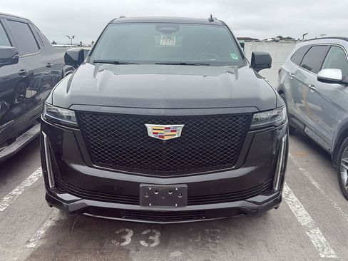 Used 2023 Cadillac Escalade ESV Sport AWD/4WD image 2
