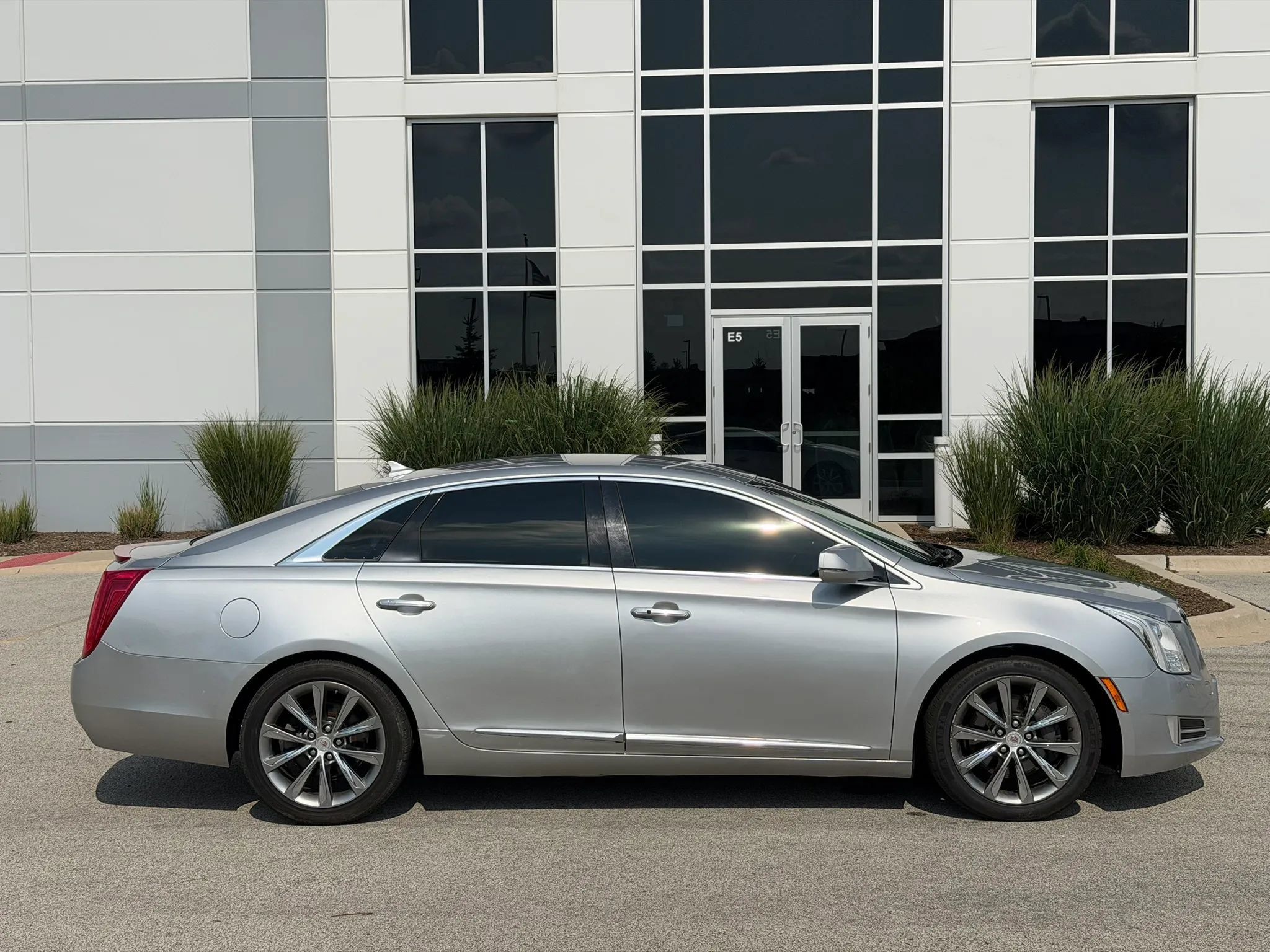 Used 2014 Cadillac XTS FWD image 4