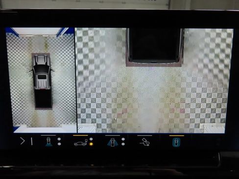 Used 2025 Chevrolet Silverado 2500 ZR2 w/ Technology Package image 20