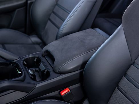 Certified 2025 Porsche Cayenne GTS AWD/4WD image 49