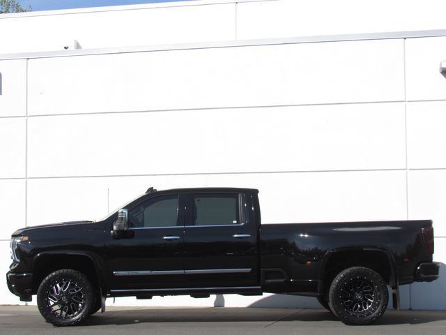 Used 2025 Chevrolet Silverado 3500 High Country w/ High Country Premium Package AWD/4WD image 4