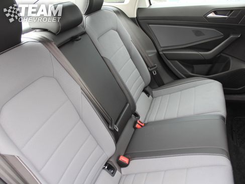 Used 2025 Volkswagen Jetta SE w/ Sunroof Package image 25