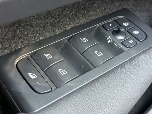 Certified 2023 Volvo XC40 B5 Plus w/ Protection Package Premier AWD/4WD image 25