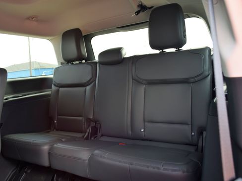 New 2026 Ford Expedition Active RWD image 19