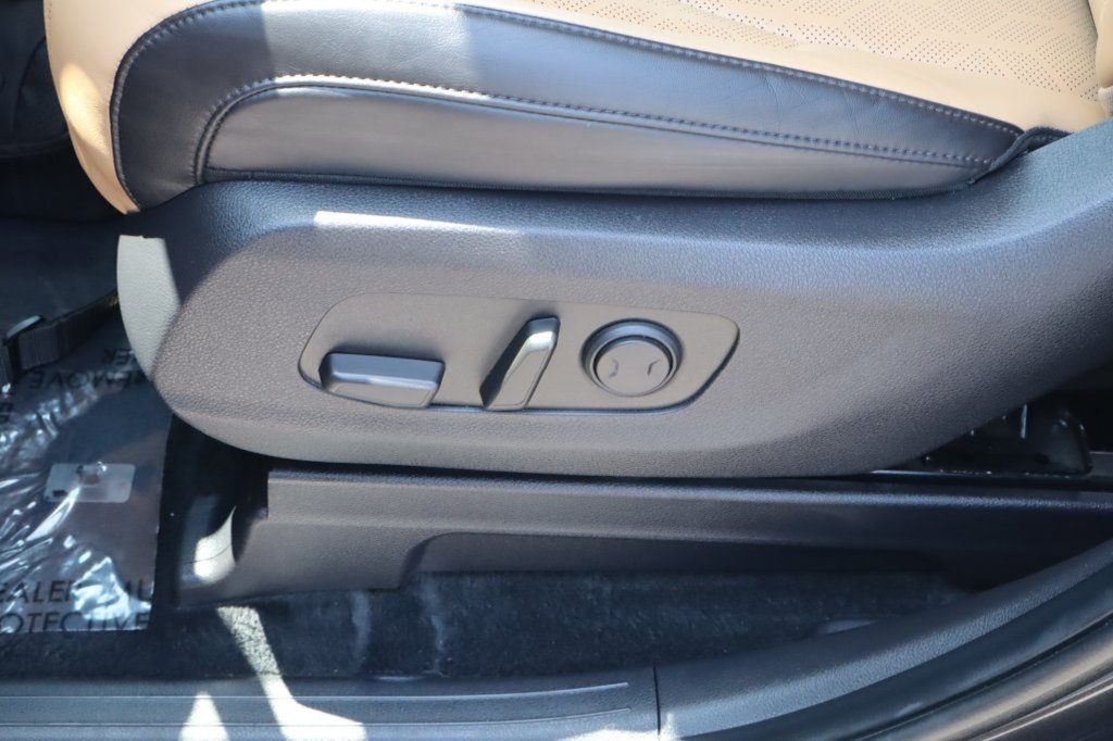 Used 2024 Kia Carnival EX FWD image 20