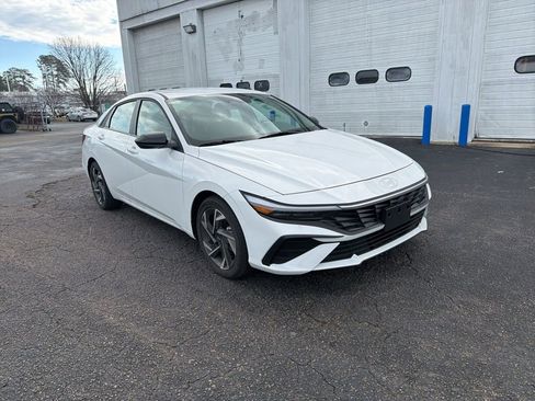 New 2025 Hyundai Elantra Sport image 8