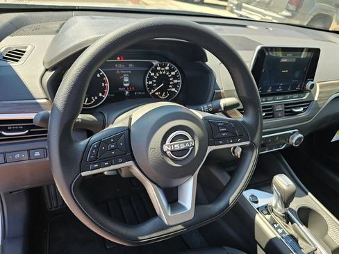 New 2026 Nissan Altima 2.5 SV AWD/4WD image 18