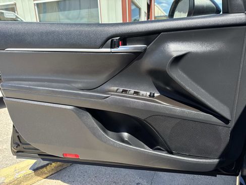 Used 2023 Toyota Camry SE image 18