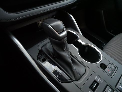 Certified 2022 Toyota Highlander LE image 24