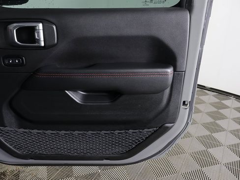 Used 2022 Jeep Gladiator Rubicon image 16