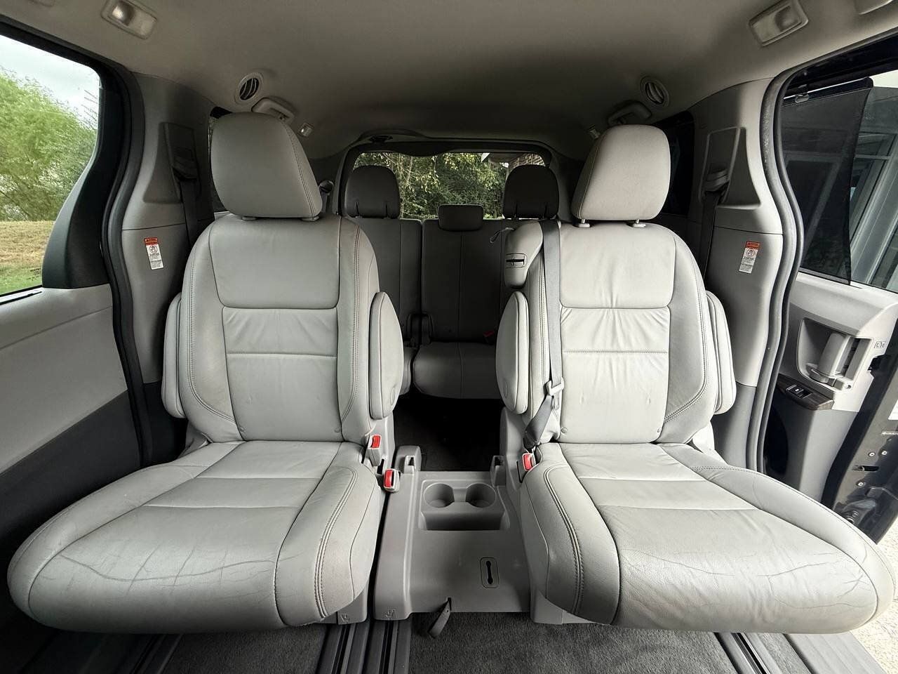 Used 2015 Toyota Sienna XLE w/ XLE Navigation Package FWD image 18