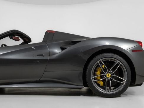 Used 2018 Ferrari 488 Spider image 15