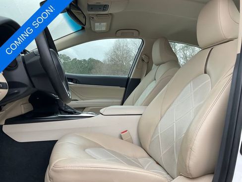 Used 2018 Toyota Camry XLE image 2