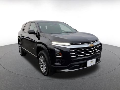 Used 2025 Chevrolet Equinox LT image 3