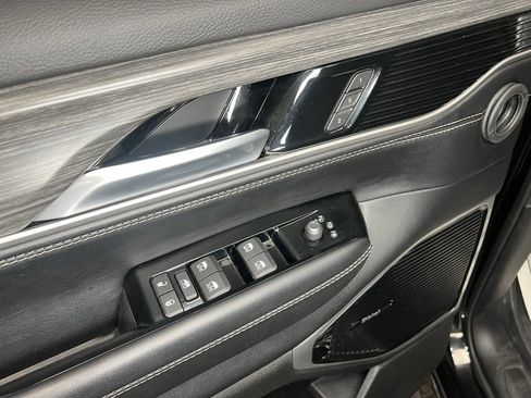 Used 2024 Jeep Wagoneer L Series III w/ Premium Group I image 18