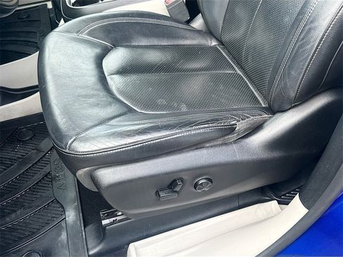 Used 2018 Chrysler Pacifica Touring-L image 19