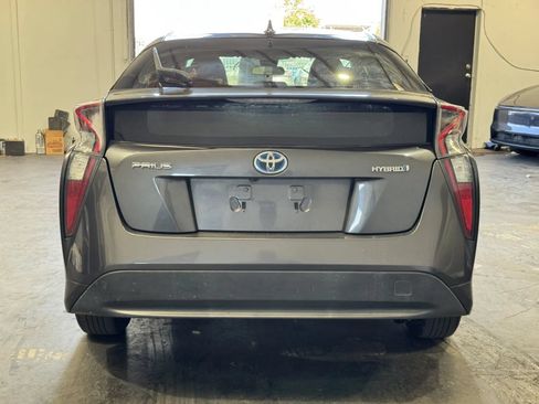 Used 2017 Toyota Prius Two w/ Preferred Accessory Package FWD image 3