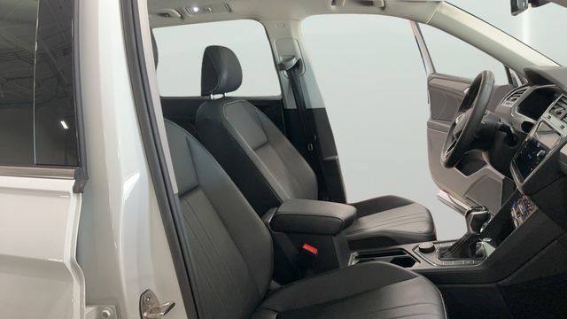 Used 2022 Volkswagen Tiguan SE AWD/4WD image 12