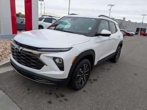 Used 2025 Chevrolet TrailBlazer ACTIV w/ Convenience Package image 2