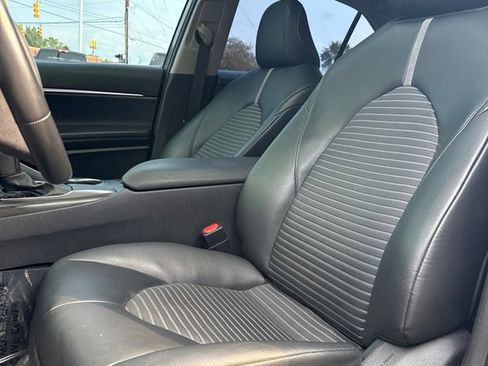 Used 2021 Toyota Camry SE w/ Cold Weather Package FWD image 13