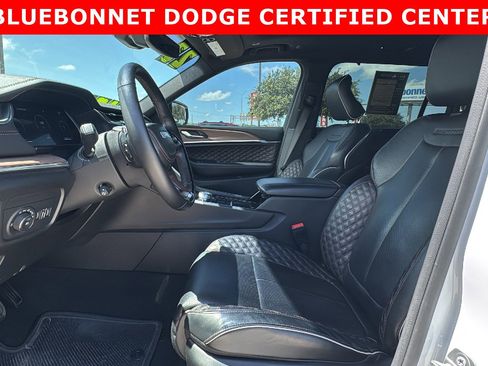 Used 2023 Jeep Grand Cherokee L Summit w/ High Altitude Package AWD/4WD image 9