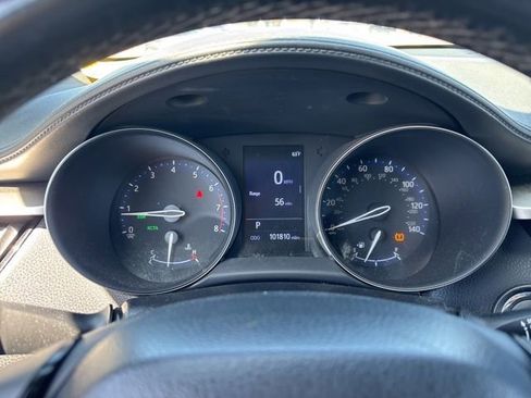 Used 2019 Toyota C-HR XLE FWD image 18