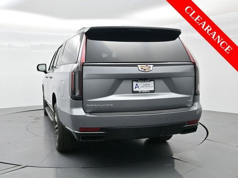 Used 2024 Cadillac Escalade ESV Sport w/ Heavy-Duty Trailer Package image 10