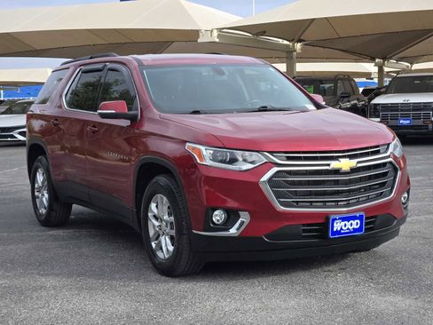 Used 2021 Chevrolet Traverse LT image 3