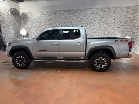Used 2019 Toyota Tacoma TRD Off-Road AWD/4WD image 4