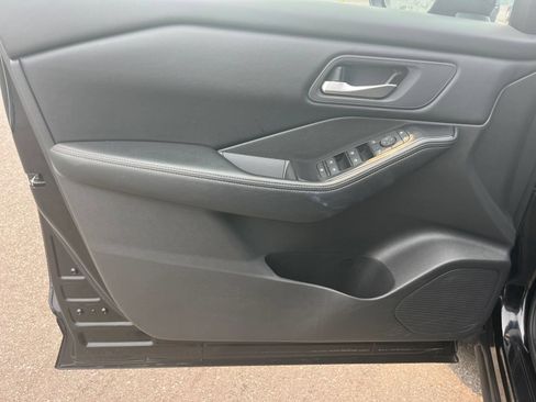 Used 2025 Nissan Rogue SV AWD/4WD image 18