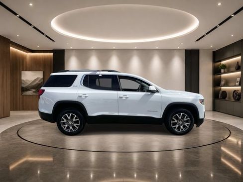 Certified 2023 GMC Acadia SLT w/ Preferred Package AWD/4WD image 4