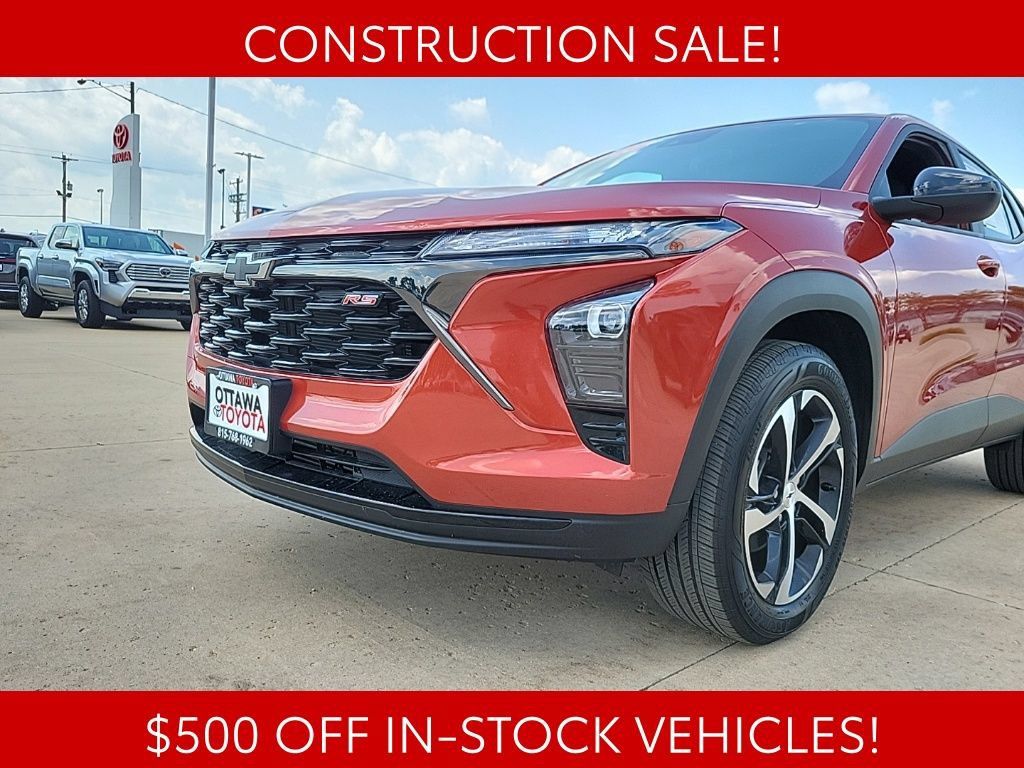 Used 2024 Chevrolet Trax RS FWD image 13
